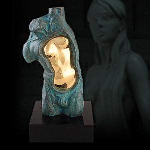 Скульптура "Эссенция моей души" ("Adam and Eve" by Lorenzo Quinn)