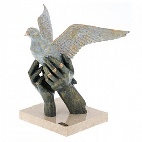 Скульптура "Мира и процветания"